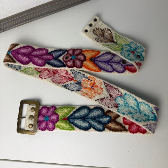 Accessories - Embroidered colorful wool floral belt